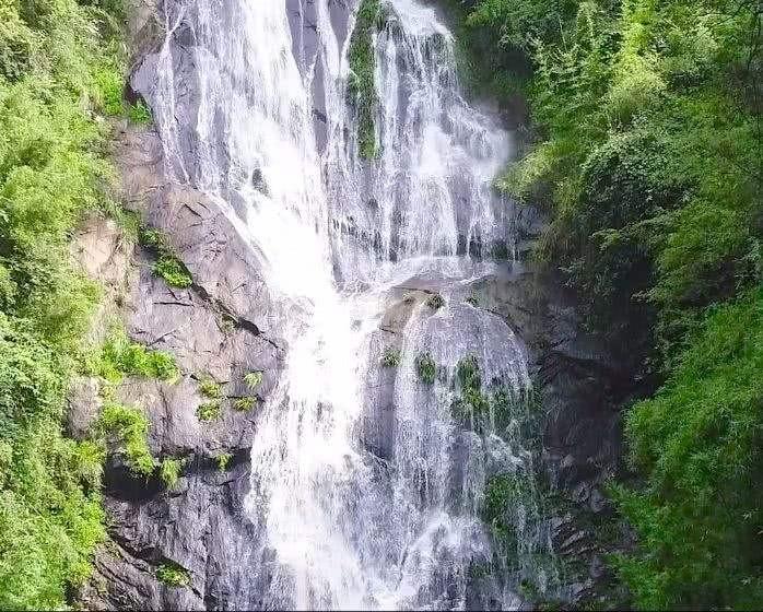 南京紫金山雾凇景观呈现北国风光